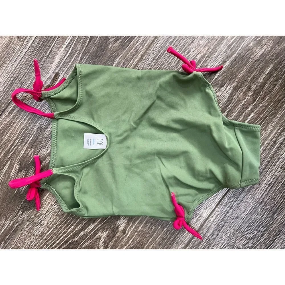 🏈 Gap Baby 3-6m bathing suit EUC